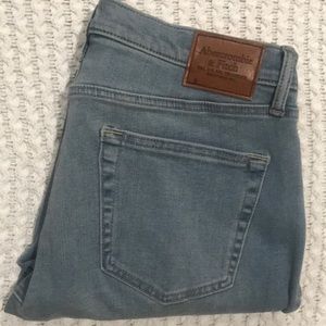 Abercrombie & Finch Rustin Athletic Skinny. 33x32. Light blue. Tags
